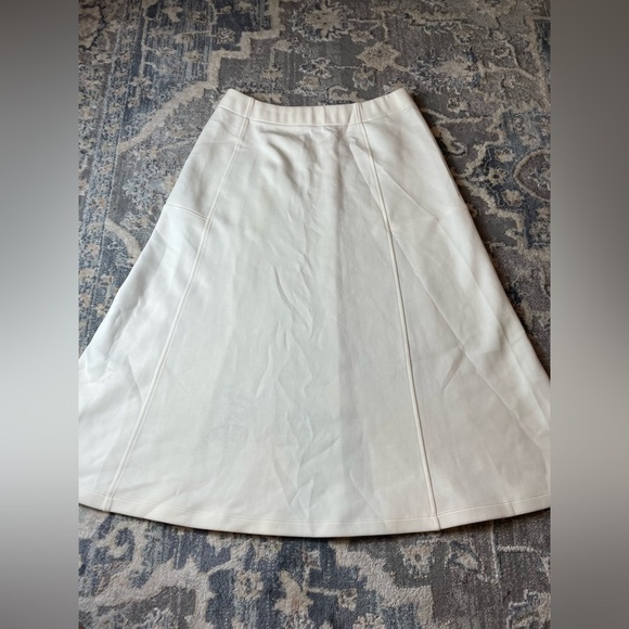 Elegant Cream A-Line Skirt Uniqlo - Picture 1 of 3